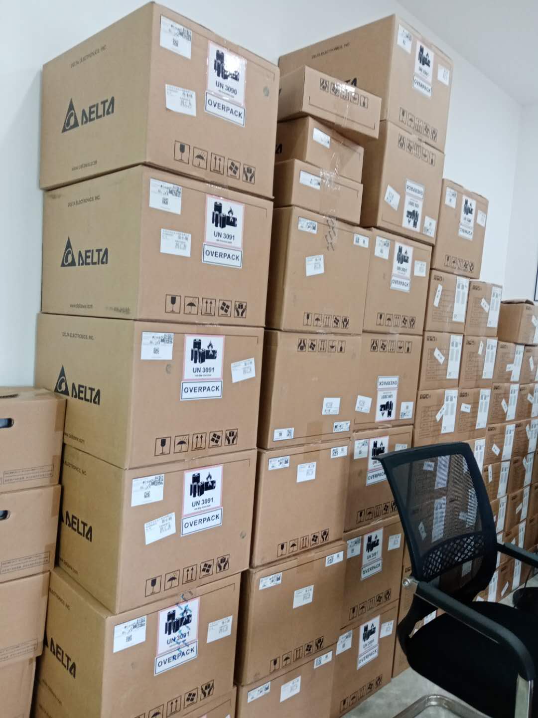  臺(tái)達(dá)24V/DC直流電源 35W-350W功率段都有大批量現(xiàn)貨，價(jià)格絕對(duì)有優(yōu)勢(shì)